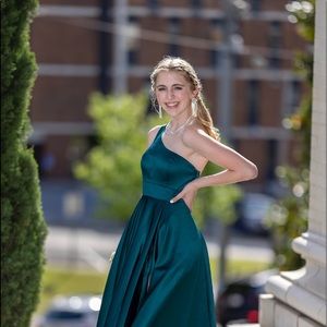 Meet your Posher, Abigail